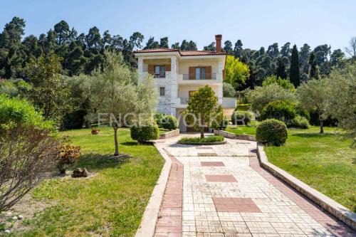 Kriopigi Villa | Inviting 4BR Sea View Villa for Family Retreat in Halkidiki
