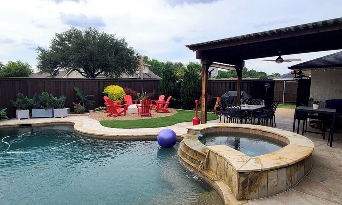 Richardson House | 4BR Sleeps 10/ 2.5 baths w/Pool, Grill, Air Hockey