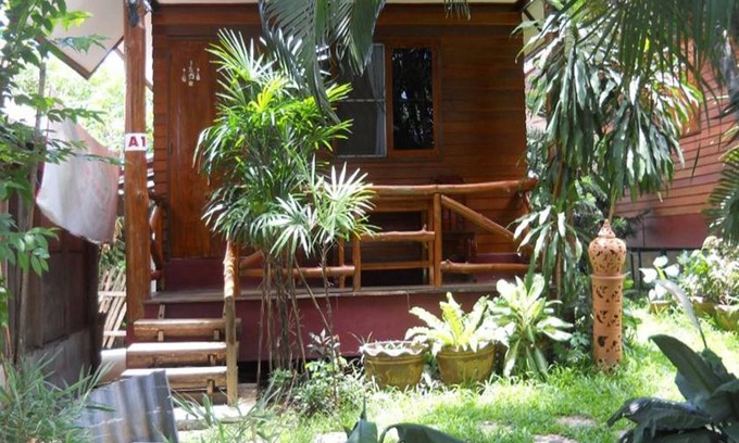 Sukhothai House | Budget-Friendly 4T Guesthouse with Family Amenities
