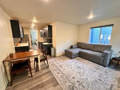 Moscow Apartment | 4th St Flats