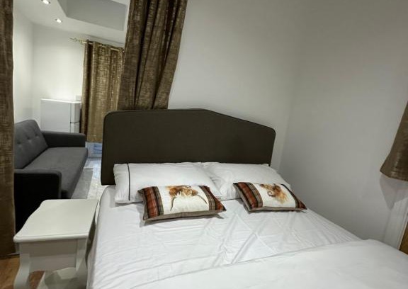 Downham Apartment | Cozy Family-Friendly Studio Flat with Garden in London