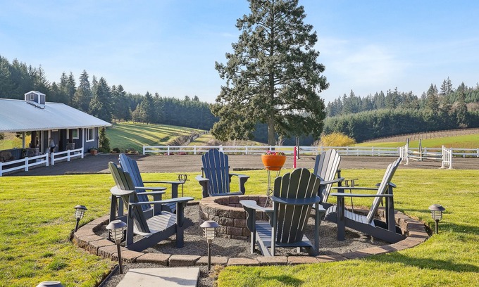 Far West House | 5 Acre Country Estate 4 Bdrms Beautiful Views, Surrounded by Vineyards & Horses