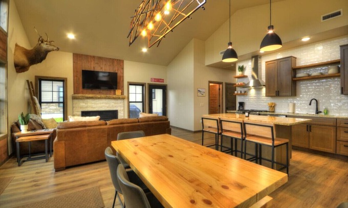Red Lodge Apartment | Explore 5 Alpine Basin Loop in Red Lodge - Pet-Friendly Stay