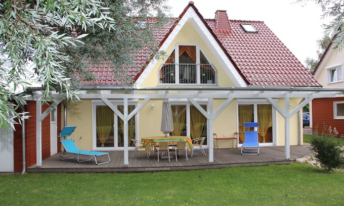 Luessow Apartment | 5-Star Apartment with Ocean View Near Stralsund