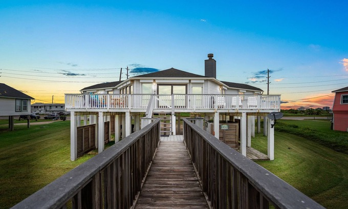 Galveston House | Beachfront Bliss: 5 Bedroom House with Hot Tub & Ocean Views