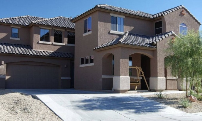 Tortolita House | Family-Friendly 5 Bedroom Home with Garage and Top Rating
