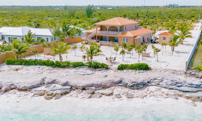 Whitby Villa | Beachfront 5-Bedroom Home in Beautiful Turks & Caicos