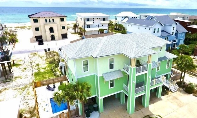 Villa Primera House | Beach Block Getaway: 4BR with Heated Pool & Hot Tub