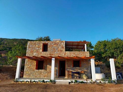 Lipsoi Villa | Charming Beach Villa on Lipsi Island with Family-Friendly Dining