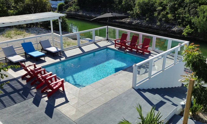 Discovery Bay Villa | Family-Friendly Canal Retreat with Pool and Ocean Views