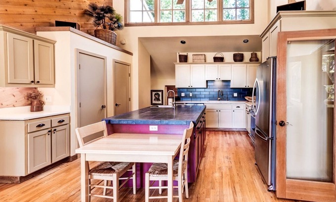 Black Butte Ranch House | Inviting 5-Bed Black Butte Retreat with Spa and Fireplace
