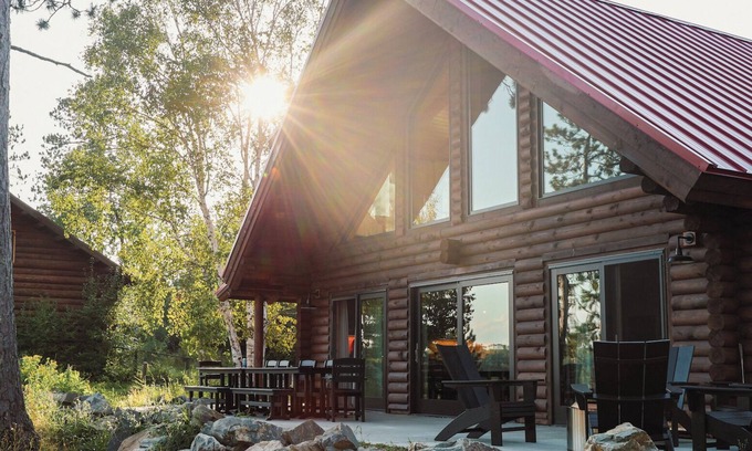 Cook Cabin | 5-bed 5.5 bath cabin on LAKE VERMILION with AC, WiFi, Beach, Sauna, Pickle Ball