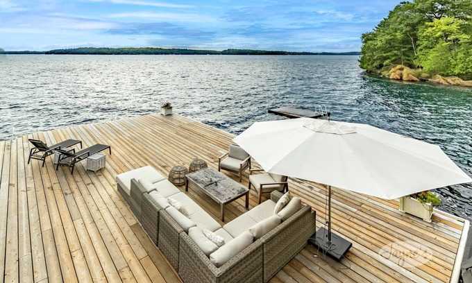 Muskoka Lakes Cottage | Spacious Lake Muskoka Cottage with Bunkie & Boathouse