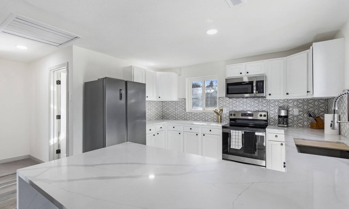 Applewood Villages House | Family-Friendly 5 Bed Home Near Awesome Park & Starbucks