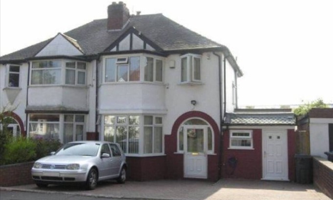 Birmingham House | Spacious 5-Bed House with Kitchen & Child-Friendly Amenities