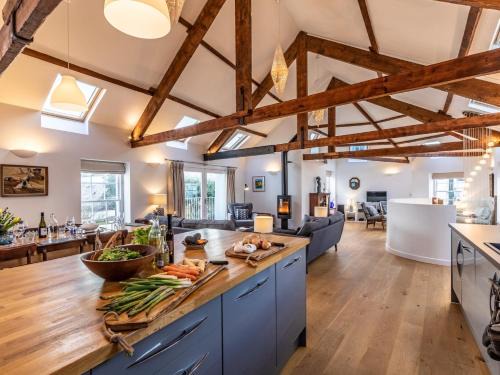 Appledore House | Cozy 5-Bed Retreat in Pet-Friendly Appledore