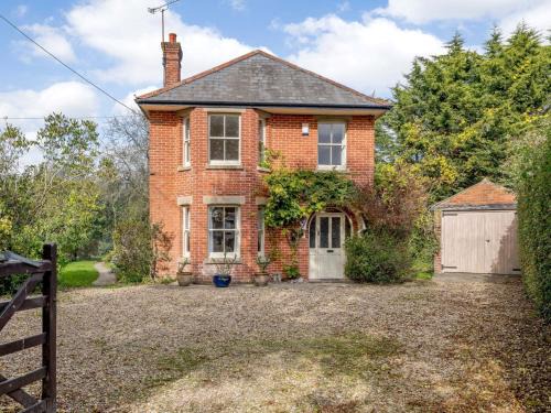 New Forest District House | Family-Friendly 5 Bed Retreat in Godshill NFL35