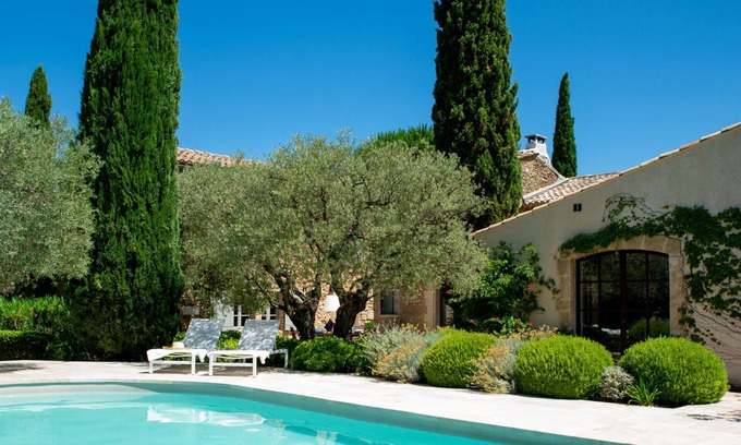 Maubec House | Elegant 5-Bed Mas with Pool and Scenic Luberon Views