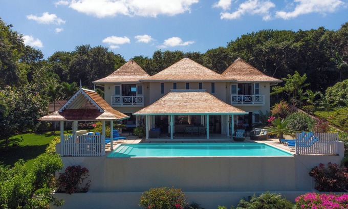 Montego Bay House | Experience Rose Hall Great House with Pool & Ocean Views