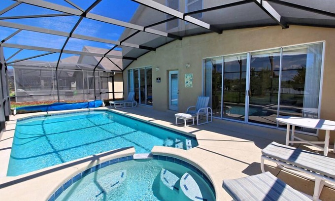Four Corners Villa | Spacious 5-Bed Retreat with Games Room and Private Spa