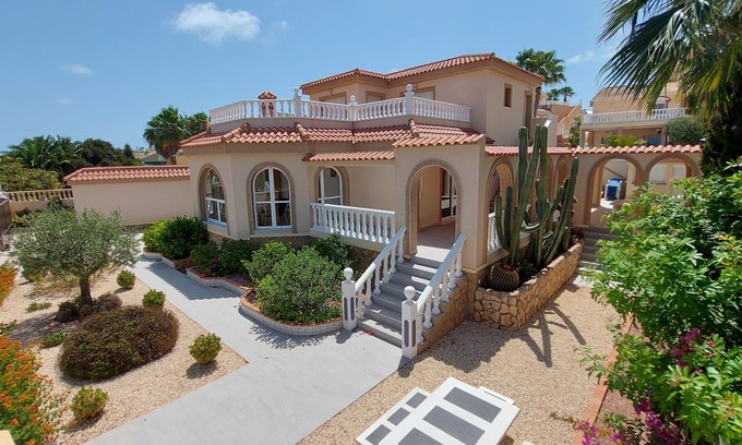 Puerto Marino Villa | Inviting Villa with Private Pool and Ocean View in Gran Alacant