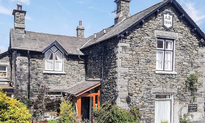 Bowness-on-Windermere Cottage | Spacious 5 Bedroom Stay in Bowness-on-Windermere
