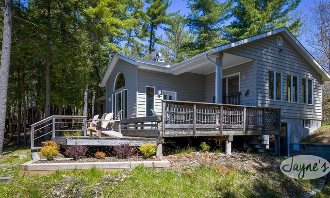 Bracebridge Cottage | Spacious Eilean Gowan Island Retreat near Bracebridge