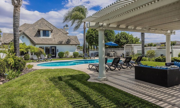 Temecula House | Elegant Vineyard Estate with Pool, Views & Fire Pit