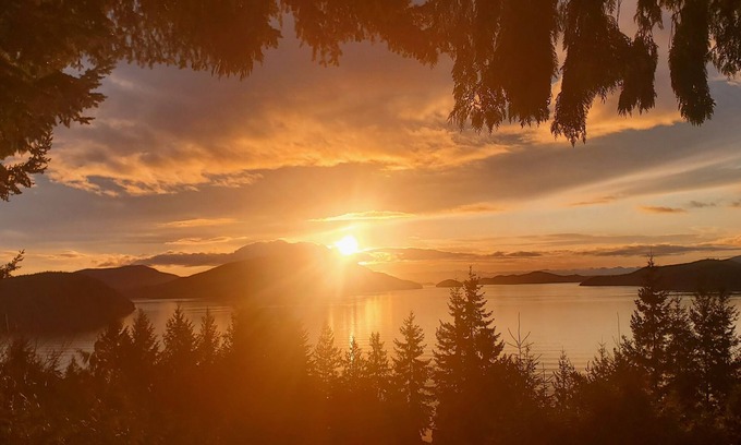 Lions Bay House | 5-Bedroom 4-Bathroom full house, "Breathtaking Views"