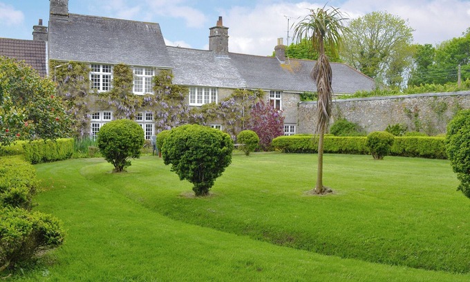 Saint Erth Praze Cottage | Ideal 5-Bedroom Retreat in St Erth with Ocean View