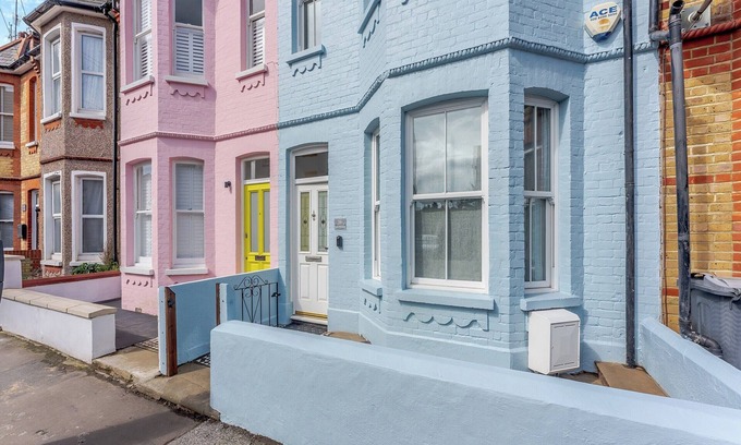 Broadstairs Cottage | Casa Musica: Ideal Retreat for Family Fun and Friends