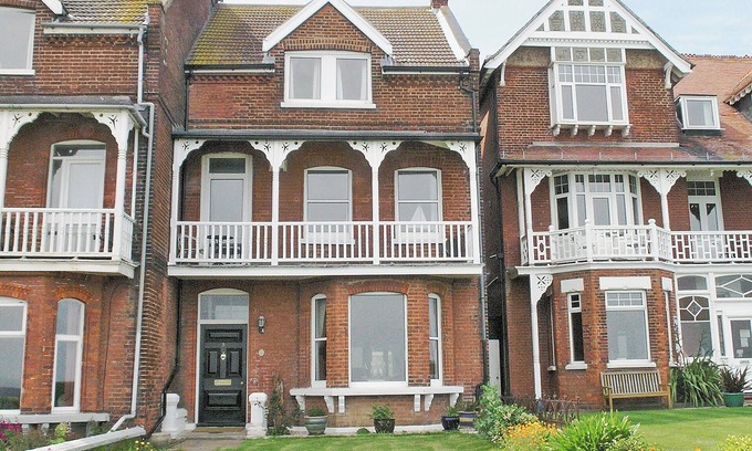 Broadstairs Cottage | Exceptional 5 Bedroom Oceanfront Accommodation in Broadstairs