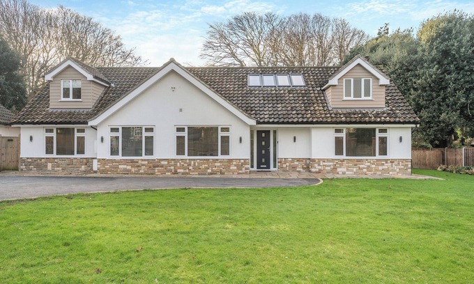 Overstrand Cottage | Elegant Oceanfront Retreat with Five Bedrooms & Stunning Views