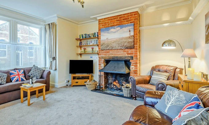 Sea Palling Cottage | Family-Friendly Retreat Steps from the Beach with Ocean Views