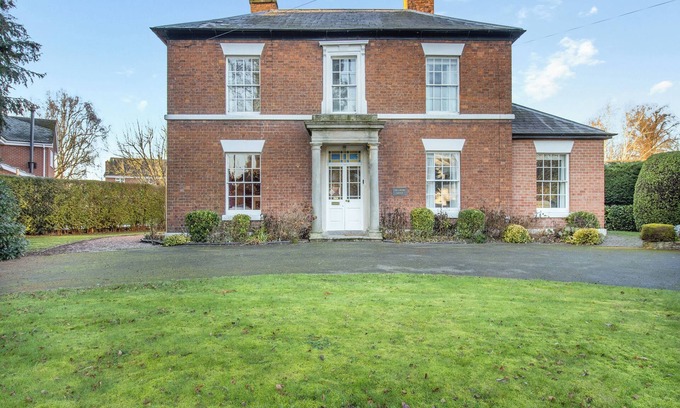 Wem Cottage | Spacious 5 Bedroom Retreat in Wem, Near Shrewsbury
