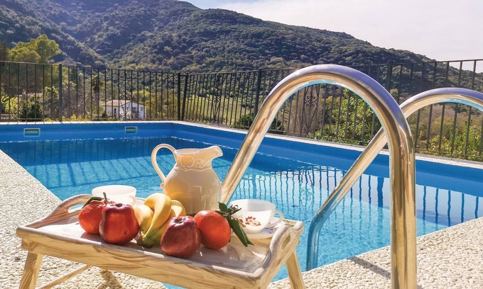 Benamahoma House | Spacious 5-Bedroom Retreat in Benamahoma with Pool