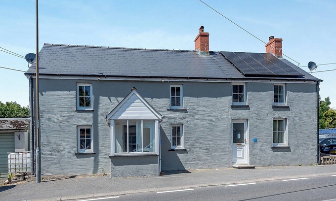 Eglwyswrw Cottage | 5 bedroom accommodation in Eglwyswrw