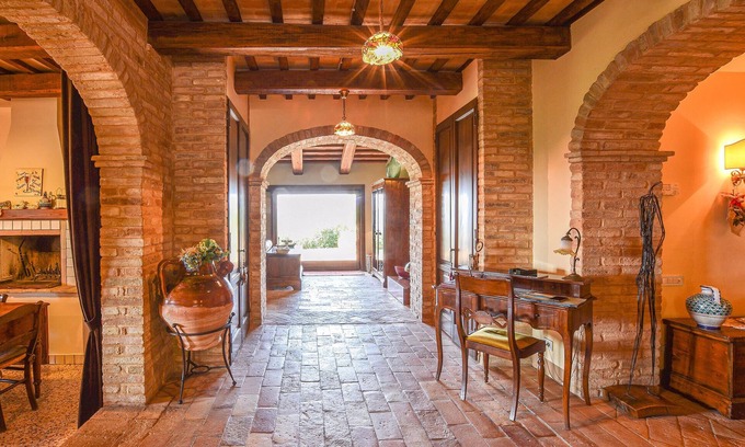 Corridonia House | Spacious 5 Bedroom Accommodation with Pool in Corridonia