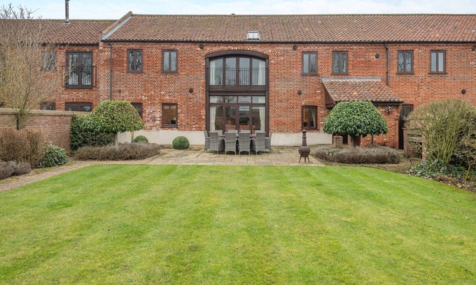 Sculthorpe Cottage | Spacious 5-Bedroom Retreat in Sculthorpe, Fakenham