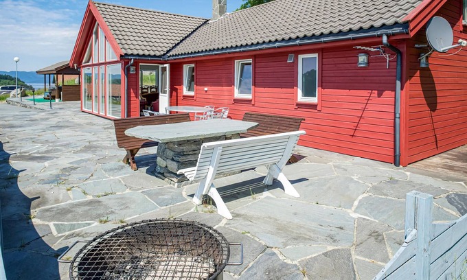 Sjernarøy House | 5 bedroom accommodation in Sjernarøy