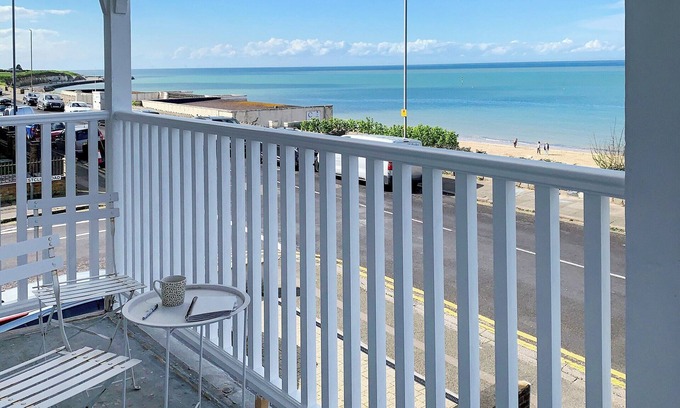 Westbrook Cottage | Spacious 5-Bedroom Retreat with Ocean Views in Westbrook