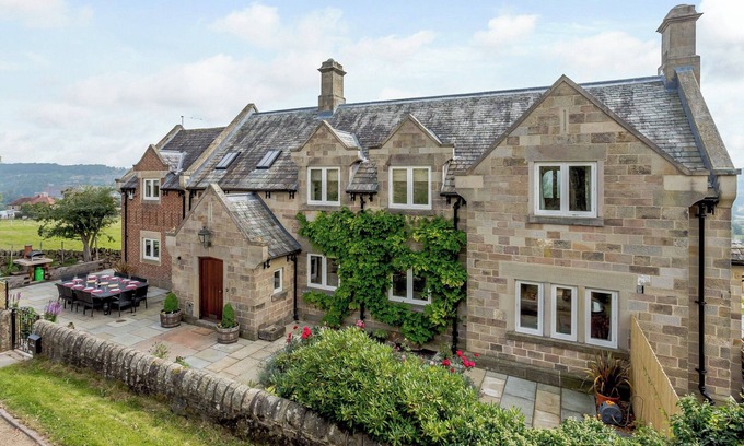Belper Cottage | Spacious 5 Bedroom Accommodation in Scenic Belper