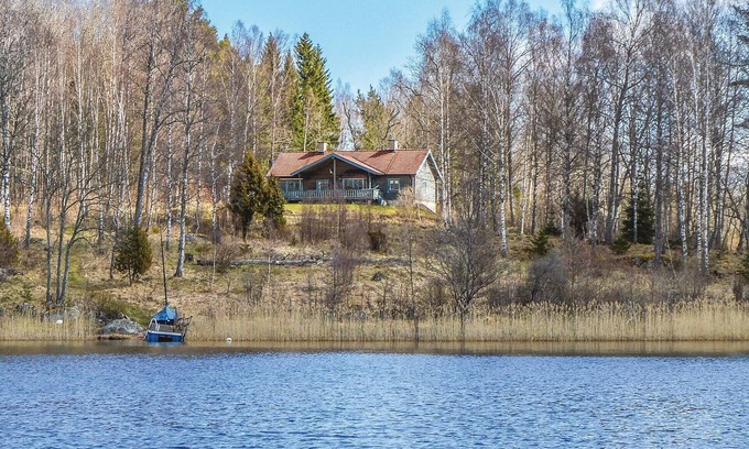 Rimbo House | Inviting 5 Bedroom Retreat with Spa and Lake Views in Rö