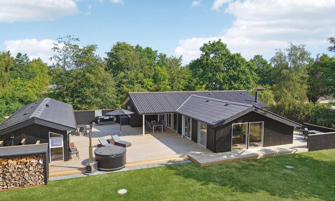 Fjellerup Strand House | Enjoy a Relaxing Getaway in Your Oceanfront Home