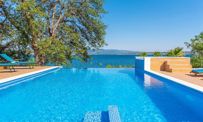 Municipality of Posedarje House | Escape to a Coastal Retreat with Oceanfront Views