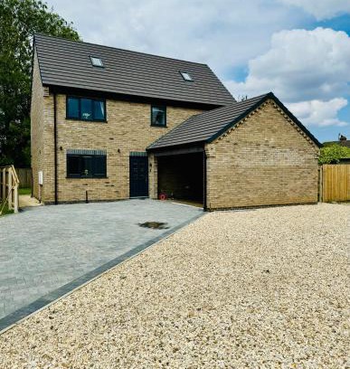 Grimsby Villa | Family-Friendly 5-Bedroom Cottage in New Waltham, Grimsby