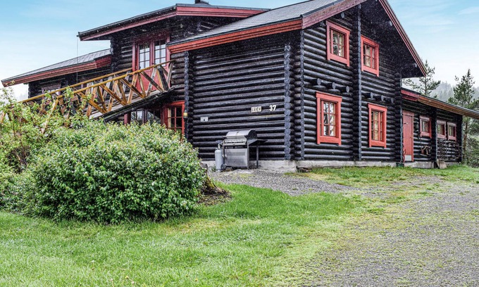 Vegarshei House | Experience a Cozy Log Cabin with Private Pool & Sauna