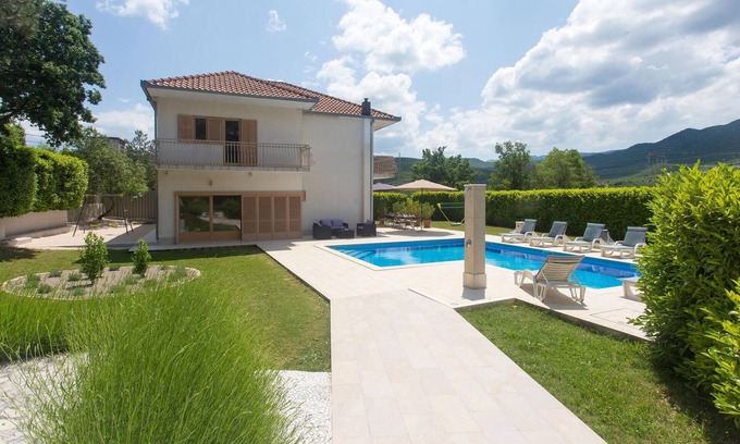 Trilj House | Discover a Beautiful Semi-Detached Apartment near Split