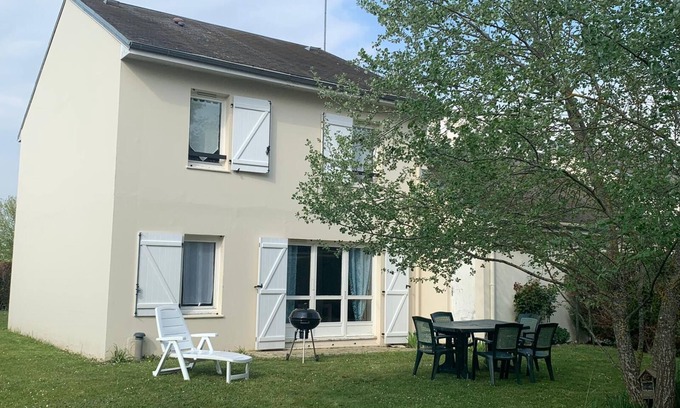 Dampierre-en-Burly House | Ideal 5-Bedroom Retreat with Garden Near Aquatic Center