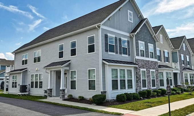 Frankford House | Spacious 5-Bedroom Home with Shuttle to Bethany Boardwalk